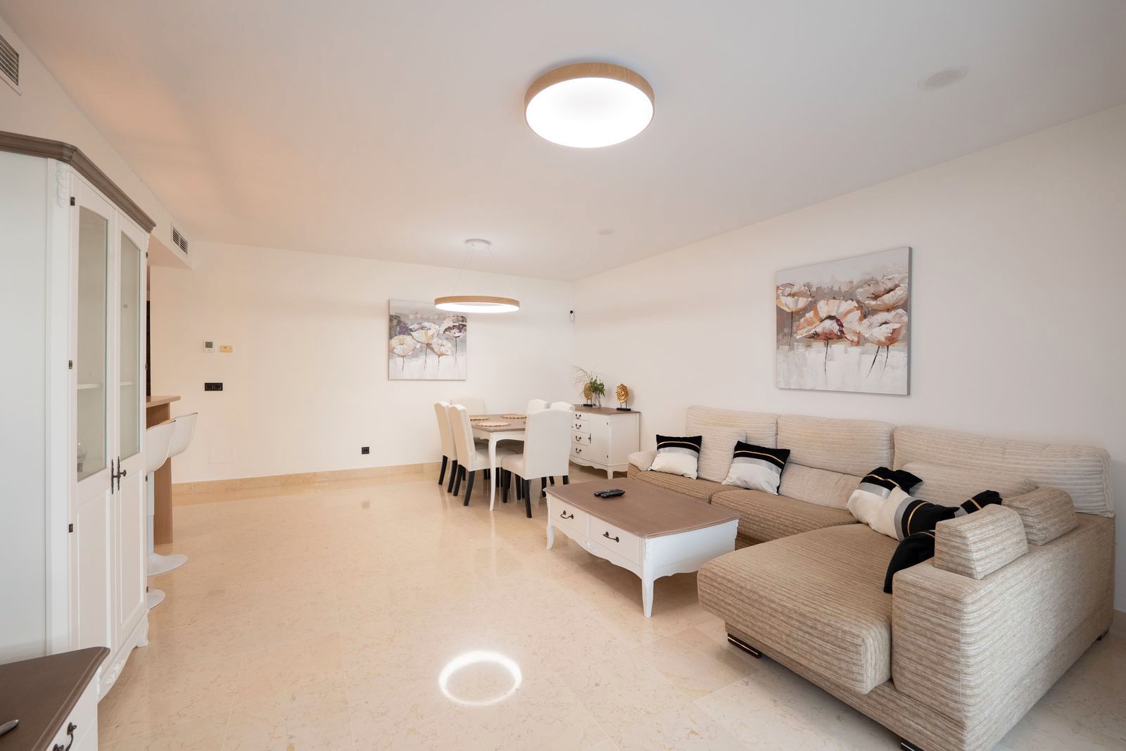 Living room of Flat to rent in Benahavís  with Air Conditioner, Private garden and Terrace