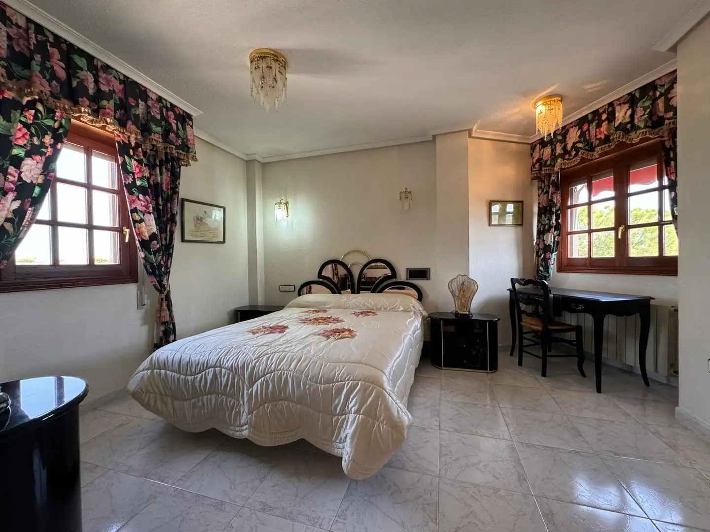 Dormitori de Casa o xalet en venda en Alicante / Alacant amb Calefacció, Jardí privat i Terrassa