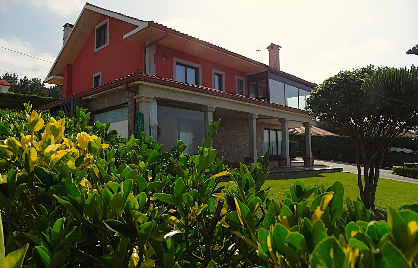 Vista exterior de Casa o xalet en venda en Valdoviño amb Calefacció, Jardí privat i Parquet