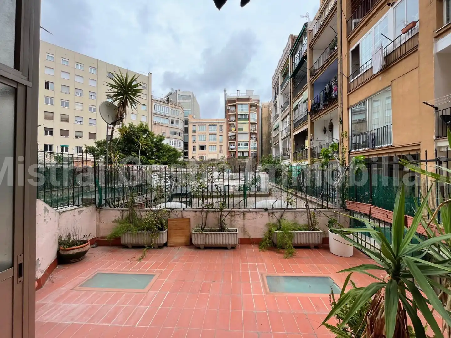 Vista exterior de Piso de alquiler en Barcelona con Aire acondicionado, Calefacción y Parquet