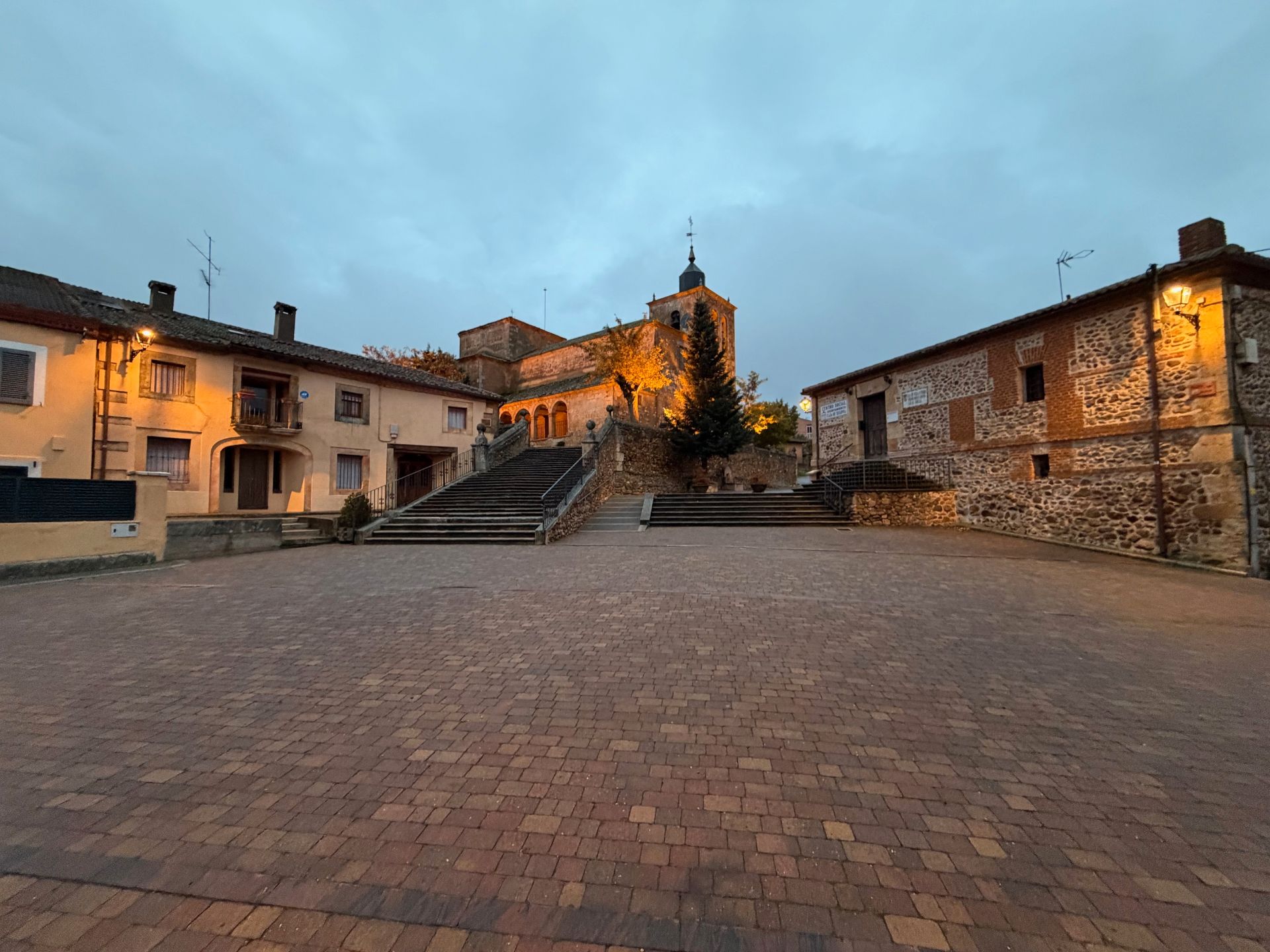 Vista exterior de Finca rústica en venda en Fresno de Cantespino amb Parquet, Terrassa i Traster