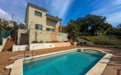 Vista exterior de Casa o xalet en venda en La Bisbal del Penedès amb Aire condicionat, Calefacció i Terrassa