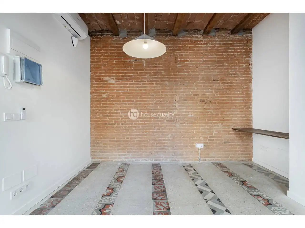 Flat for sale in Barcelona  with Air Conditioner and Balcony