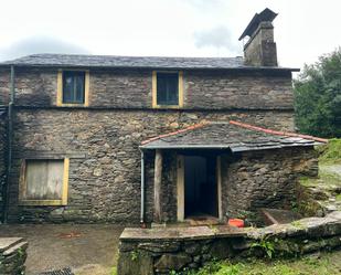 Vista exterior de Casa o xalet en venda en Begonte amb Jardí privat