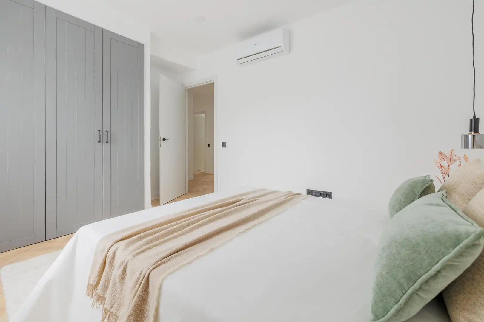 Dormitori de Apartament en venda en Madrid amb Jardí privat i Terrassa