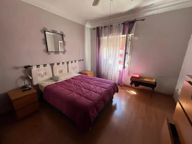 Schlafzimmer von Wohnung zur Miete in Madrid mit Klimaanlage, Terrasse und Möbliert