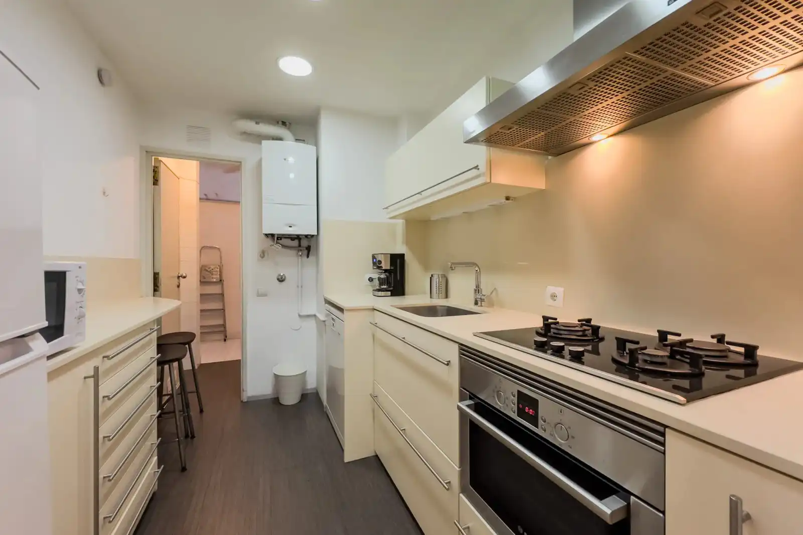 Cocina de Piso para compartir en Barcelona con Lavadora