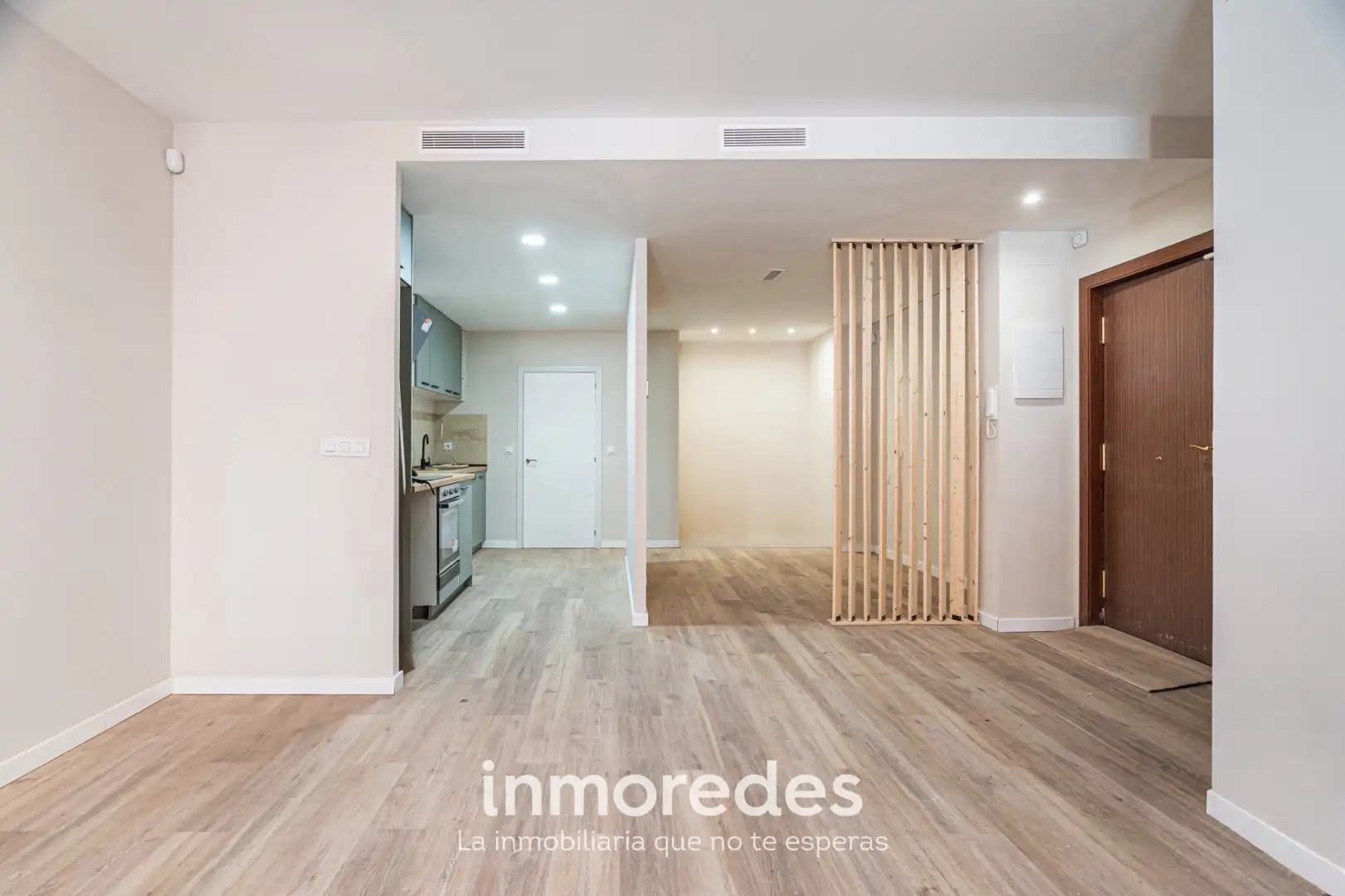 Wohnung zum Verkauf in Santa Coloma de Gramenet mit Klimaanlage, Parkett und Ofen
