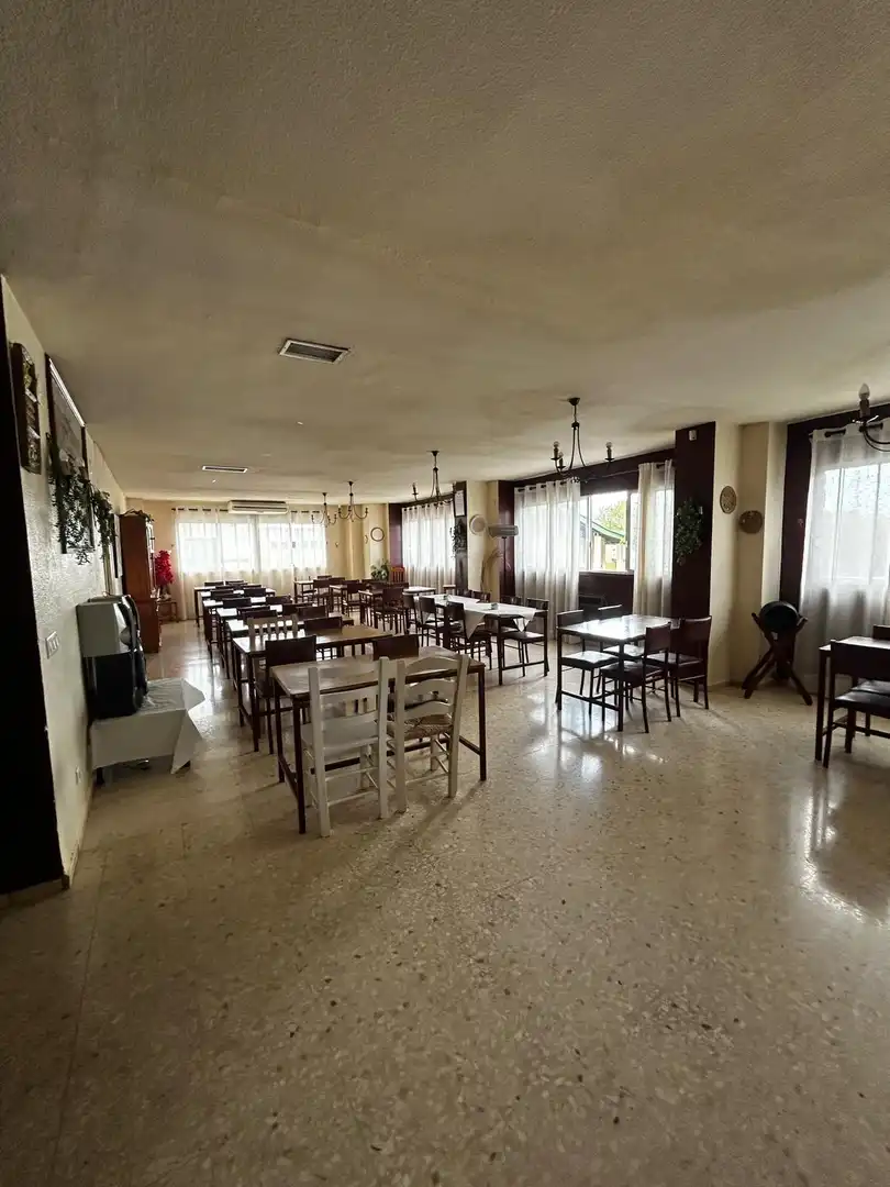 Business premises for transfer in Poniente-Norte - Miralbaida - Parque Azahara