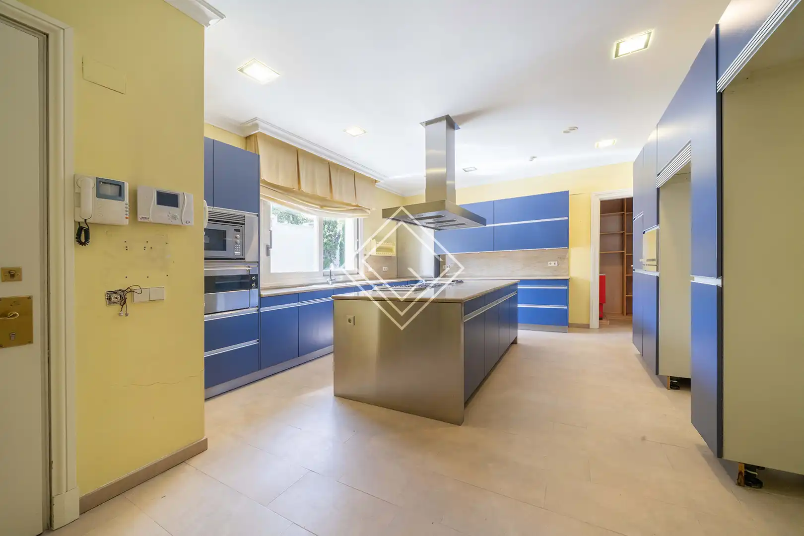Cocina de Casa o chalet en venta en Madrid con Aire acondicionado, Calefacción y Jardín privado
