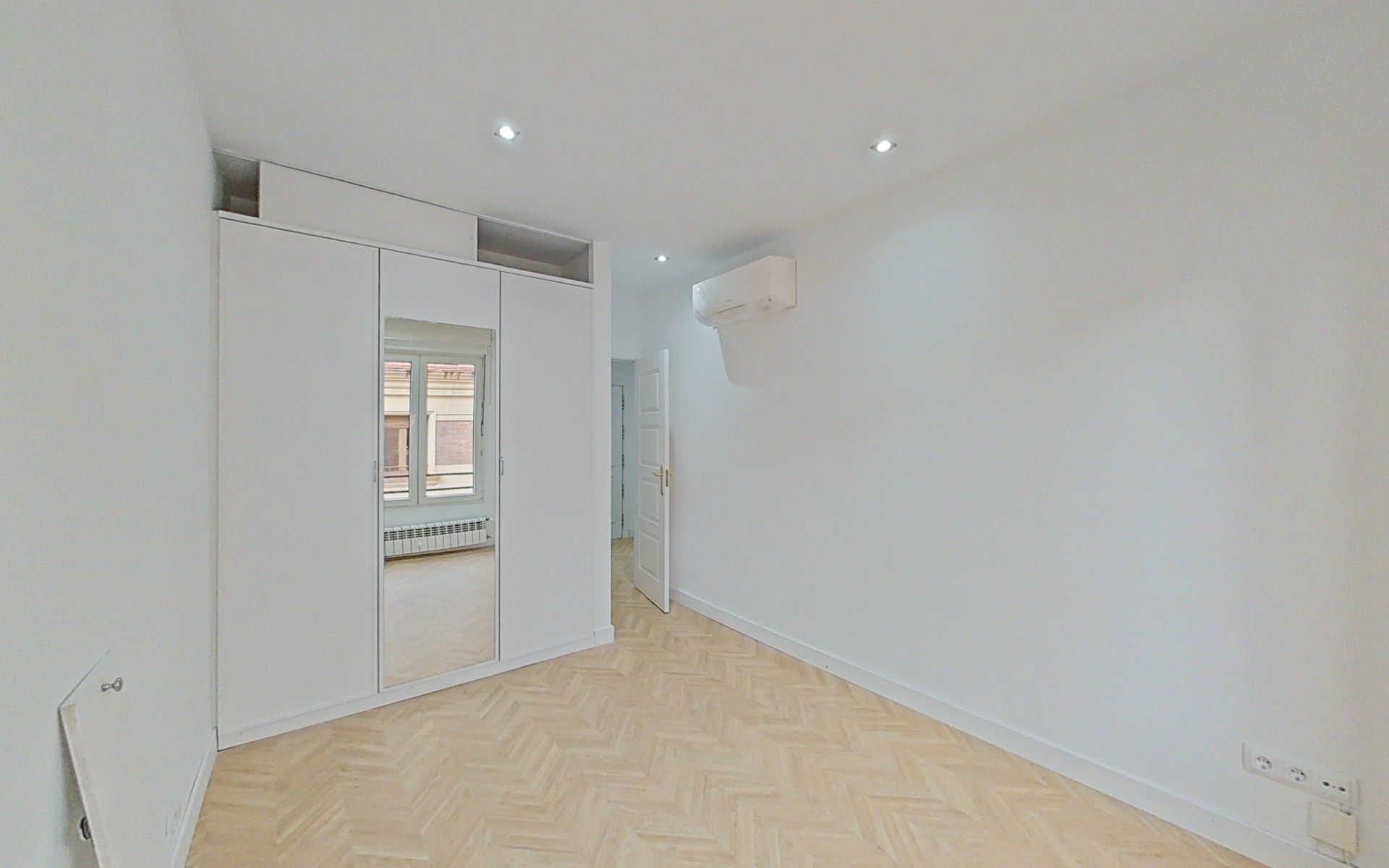 Flat to rent in  Madrid Capital  with Air Conditioner, Heating and Oven