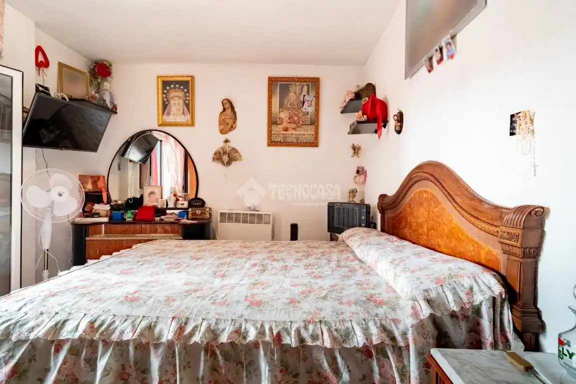 Bedroom of Flat for sale in Granada  with Air Conditioner, Heating and Terrace