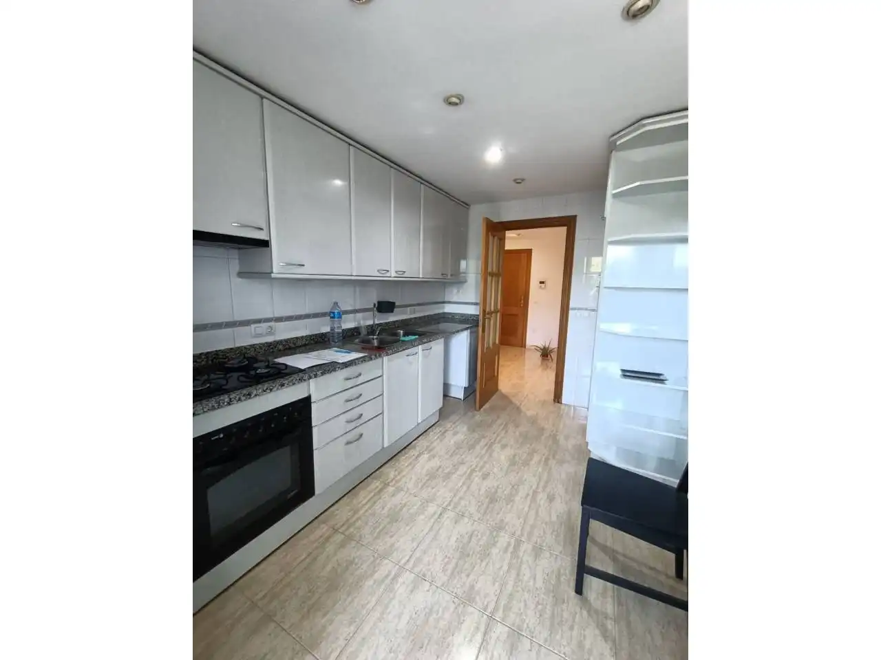 Cocina de Ático de alquiler en Girona con Calefacción, Balcón y Piscina comunitaria