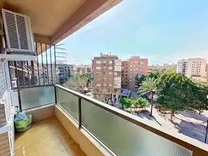 Vista exterior de Pis en venda en Valencia amb Balcó