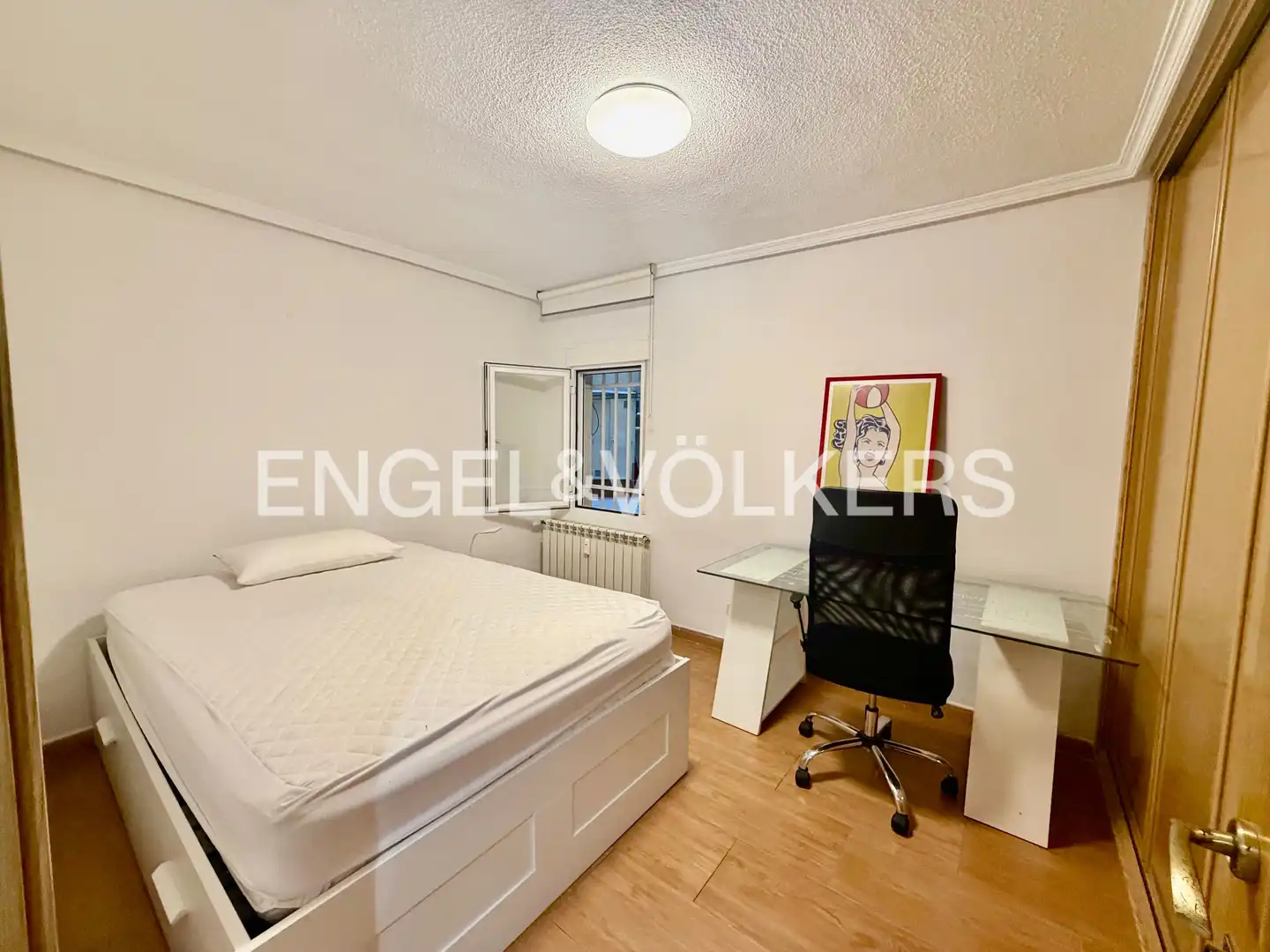 Schlafzimmer von Wohnung zur Miete in Madrid mit Heizung, Parkett und Möbliert