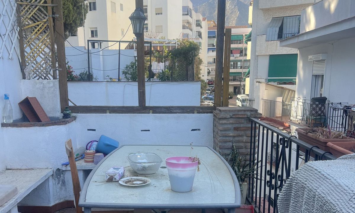 Exterior view of Single-family semi-detached for sale in Marbella  with Terrace