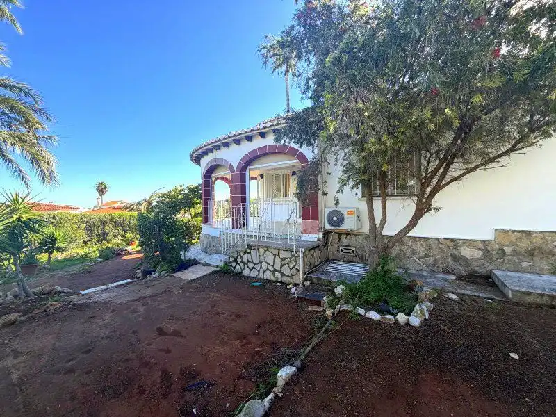 Außenansicht von Haus oder Chalet zum Verkauf in Dénia mit Klimaanlage, Privatgarten und Terrasse