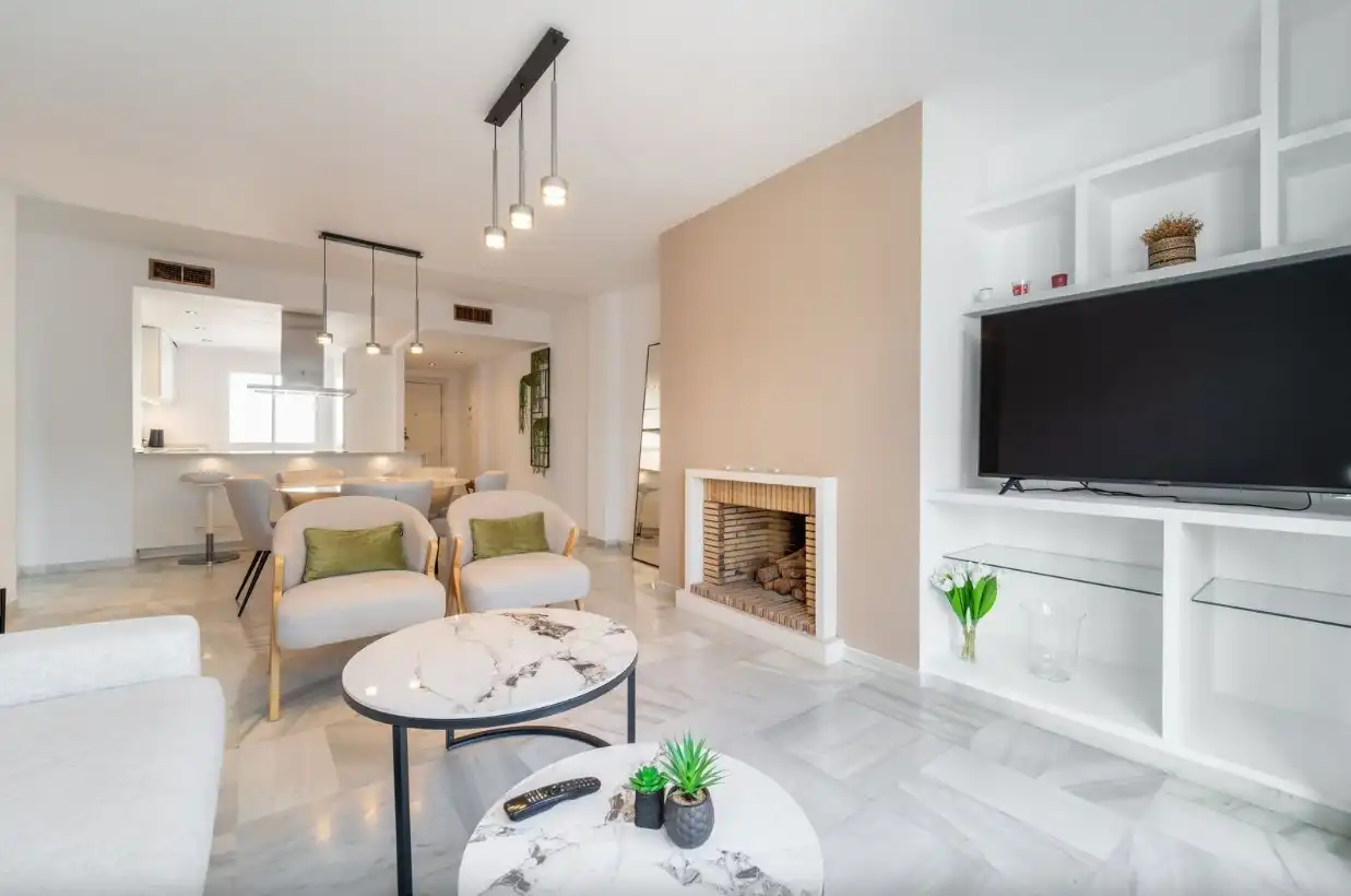 Sala d'estar de Dúplex en venda en Marbella amb Aire condicionat, Calefacció i Jardí privat