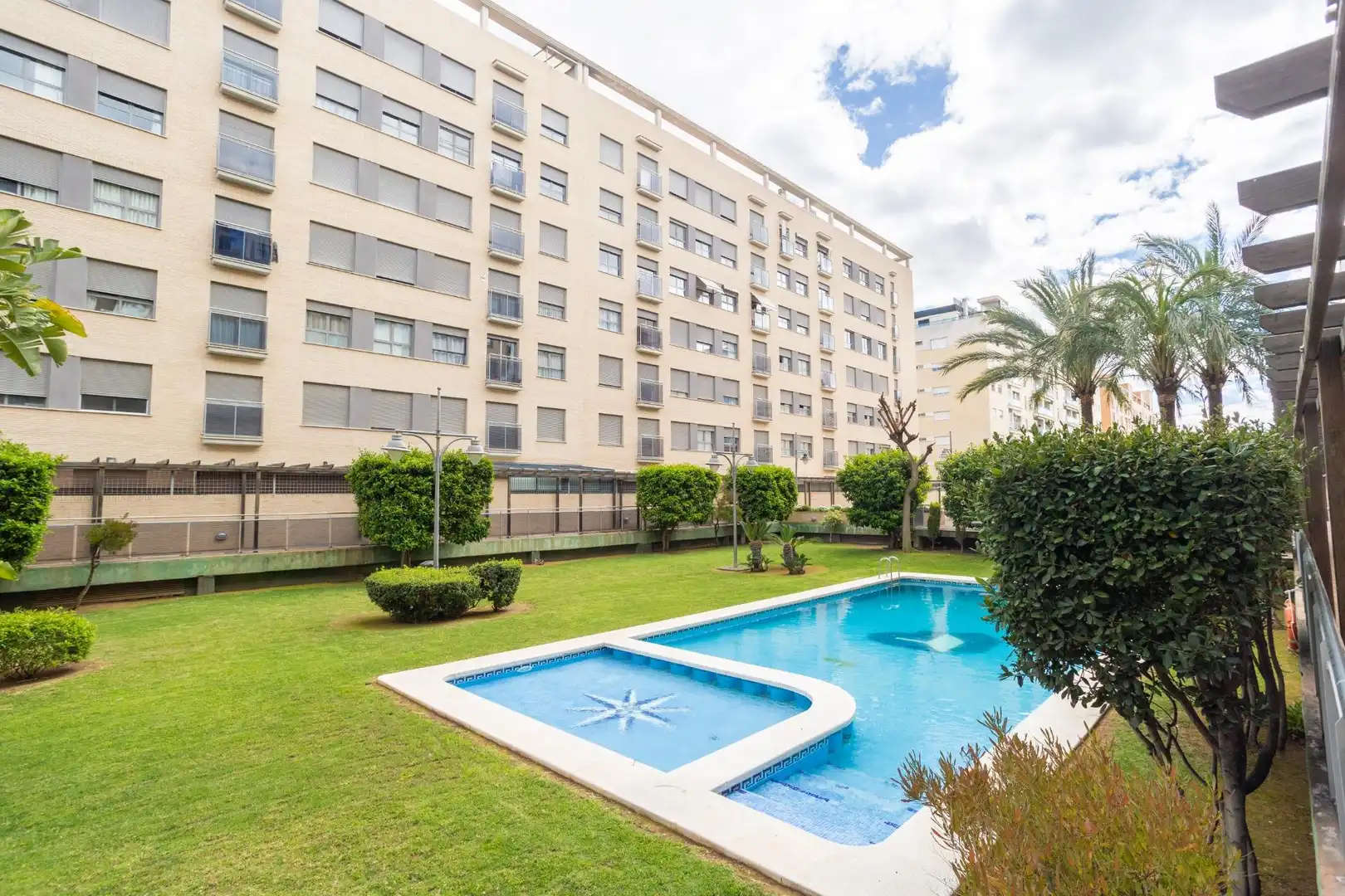 Vista exterior de Àtic en venda en Valencia amb Aire condicionat, Calefacció i Parquet