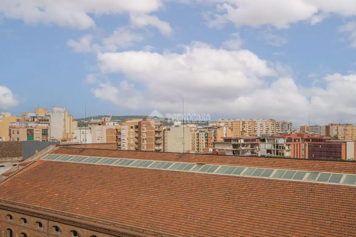 Vista exterior de Piso en venta en L'Hospitalet de Llobregat con Aire acondicionado y Calefacción