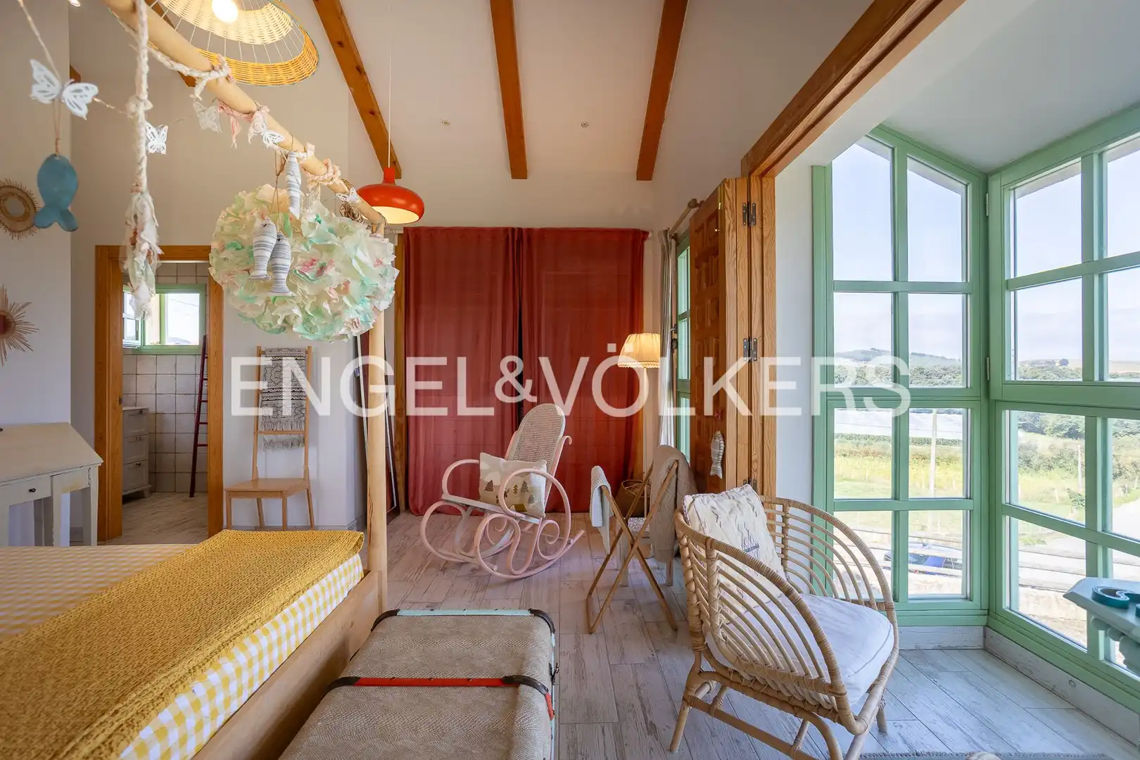 Sala d'estar de Casa o xalet en venda en Bareyo amb Calefacció, Jardí privat i Terrassa