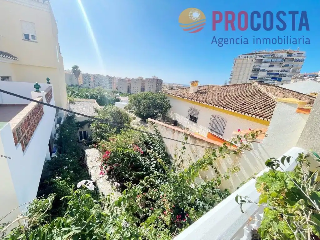 Vista exterior de Casa adosada en venta en Almuñécar con Terraza