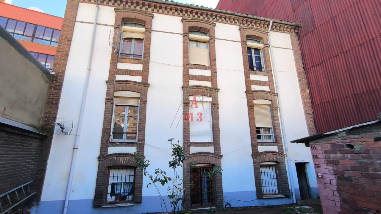 Exterior view of House or chalet for sale in León Capital   with Heating and Storage room