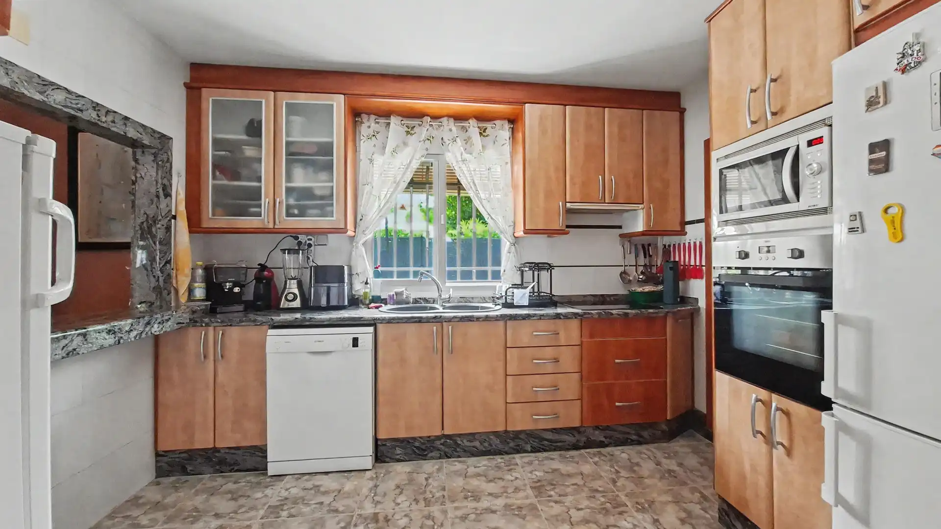 Kitchen of Houses for sale in Oliva  with Air Conditioner, Heating and Private garden