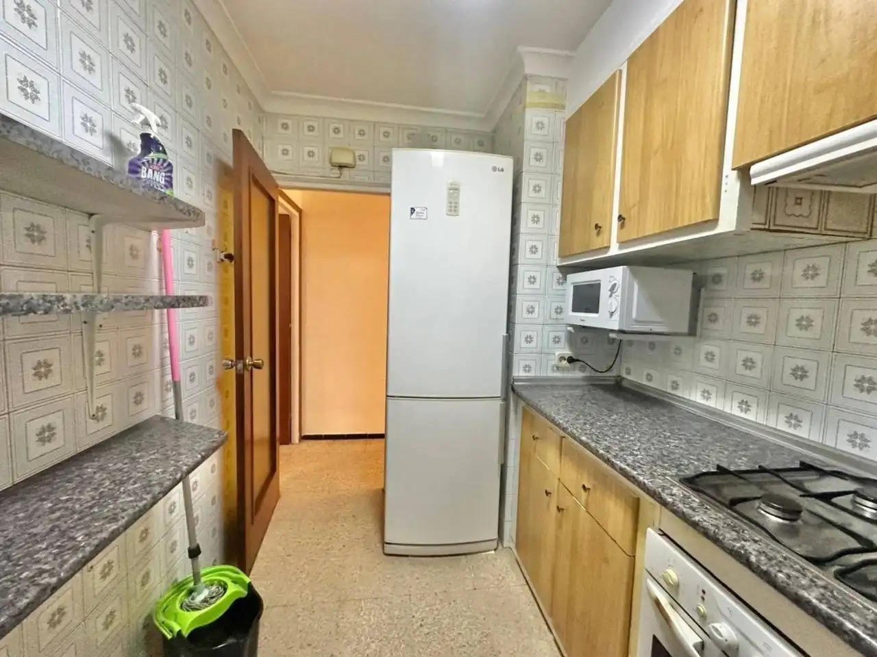 Cocina de Piso de alquiler en Girona con Calefacción, Terraza y Amueblado