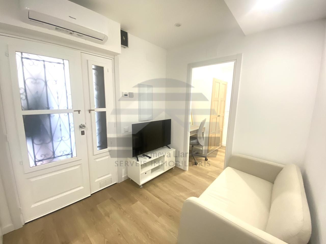 Sala d'estar de Planta baixa en venda en  Barcelona Capital amb Aire condicionat, Calefacció i Moblat