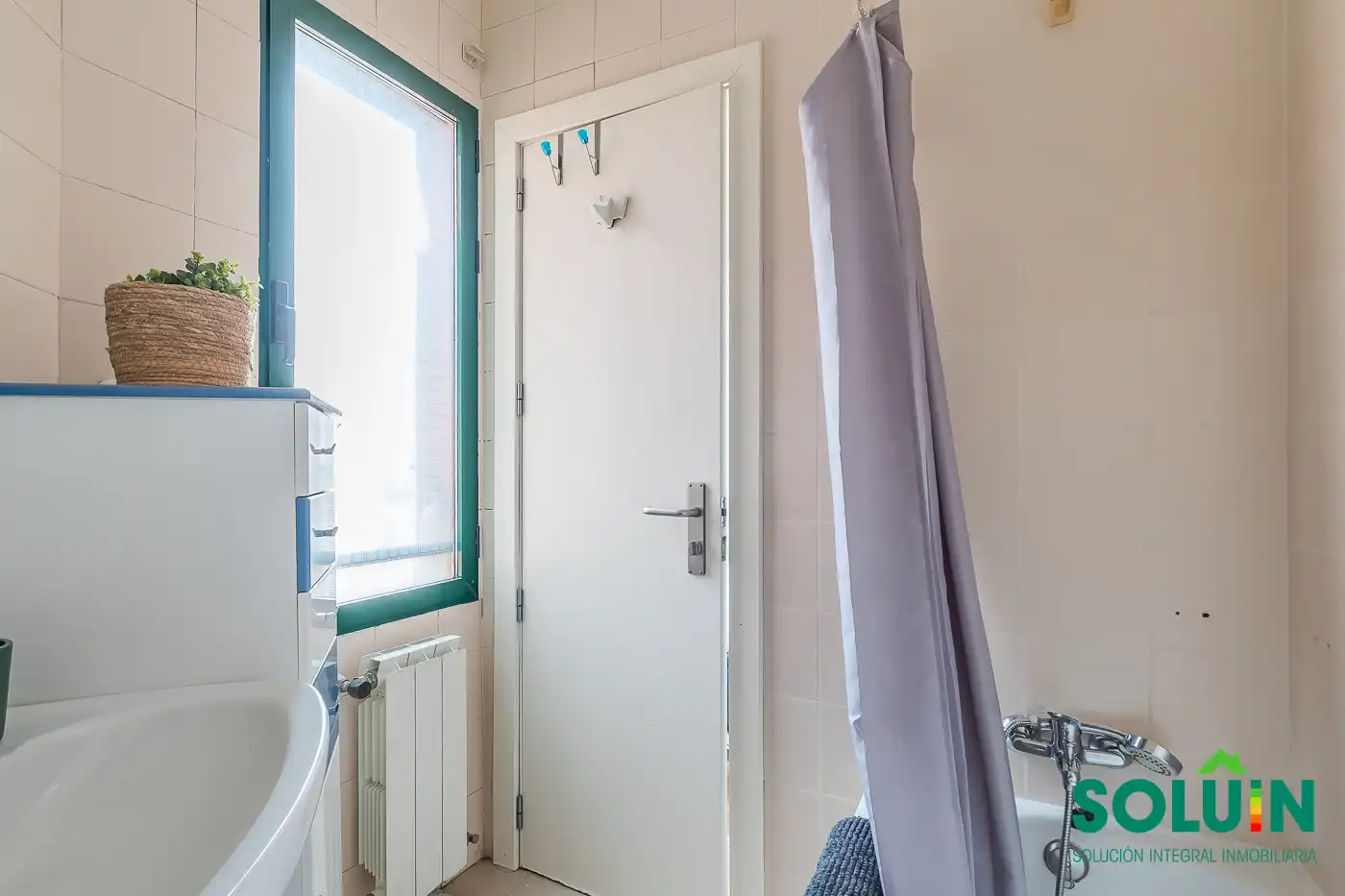 Badezimmer von Dachboden zur Miete in Madrid mit Klimaanlage, Heizung und Parkett