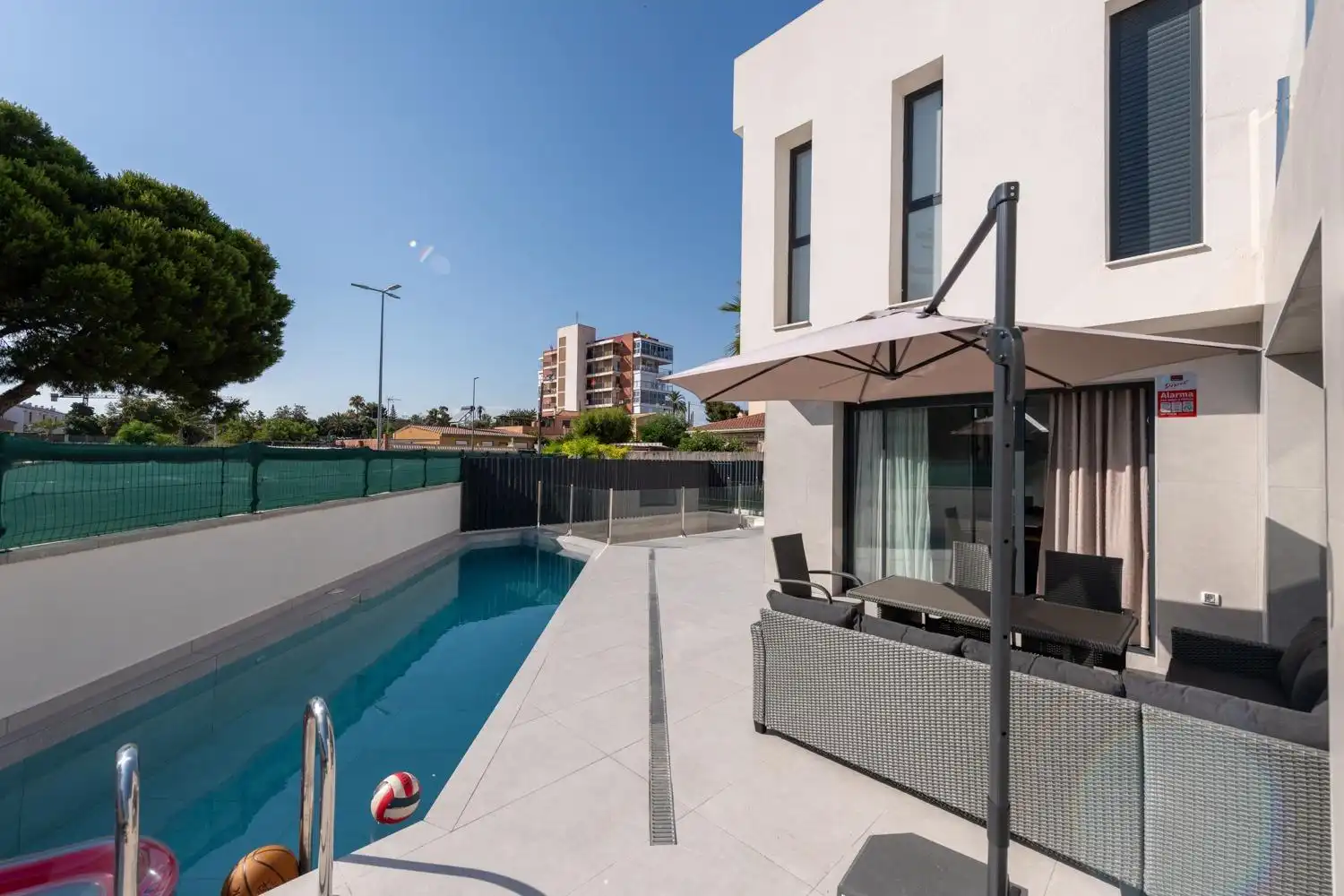 Schwimmbecken von Haus oder Chalet zur Miete in El Campello mit Klimaanlage, Privatgarten und Terrasse