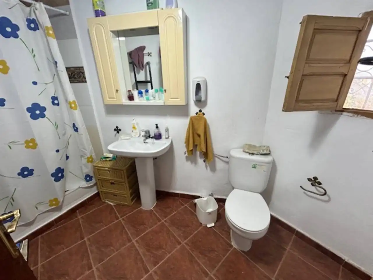 Bany de Finca rústica en venda en Felix amb Jardí privat, Terrassa i Moblat