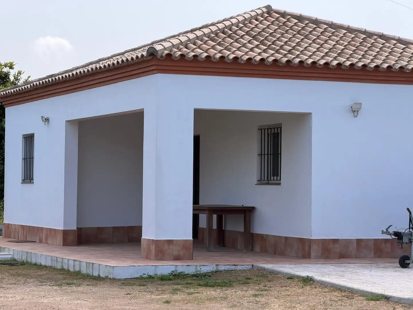 Vista exterior de Casa o xalet en venda en Chiclana de la Frontera amb Terrassa