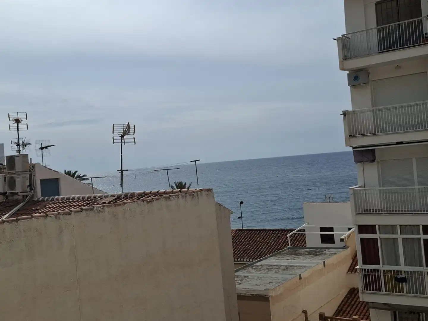 Vista exterior de Pis en venda en Torrenueva Costa amb Moblat i Balcó