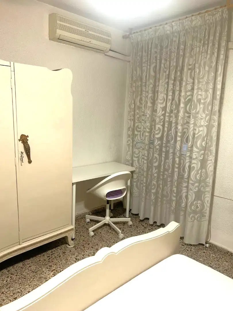 Bedroom of Flat for share in Murcia  with Air Conditioner, Heating and Furnished