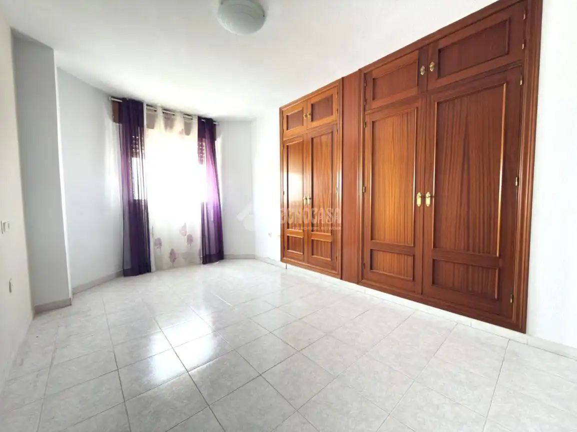 Habitación de Piso en venta en Málaga con Terraza y Piscina comunitaria