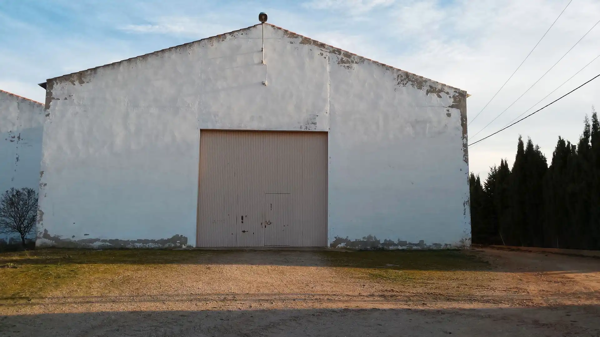 Vista exterior de Nau industrial en venda en Villarrobledo amb Alarma