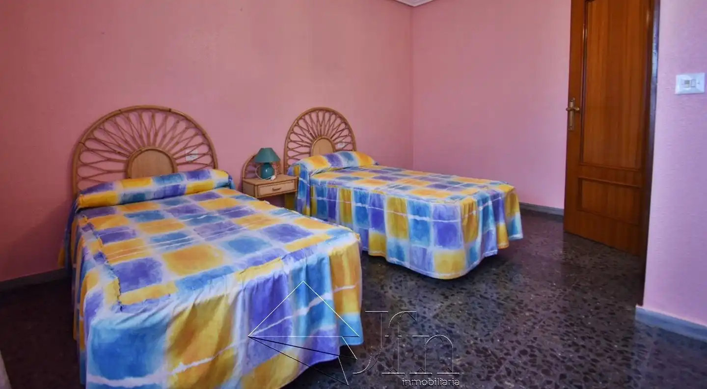 Schlafzimmer von Einfamilien-Reihenhaus zum Verkauf in Íscar mit Heizung und Balkon