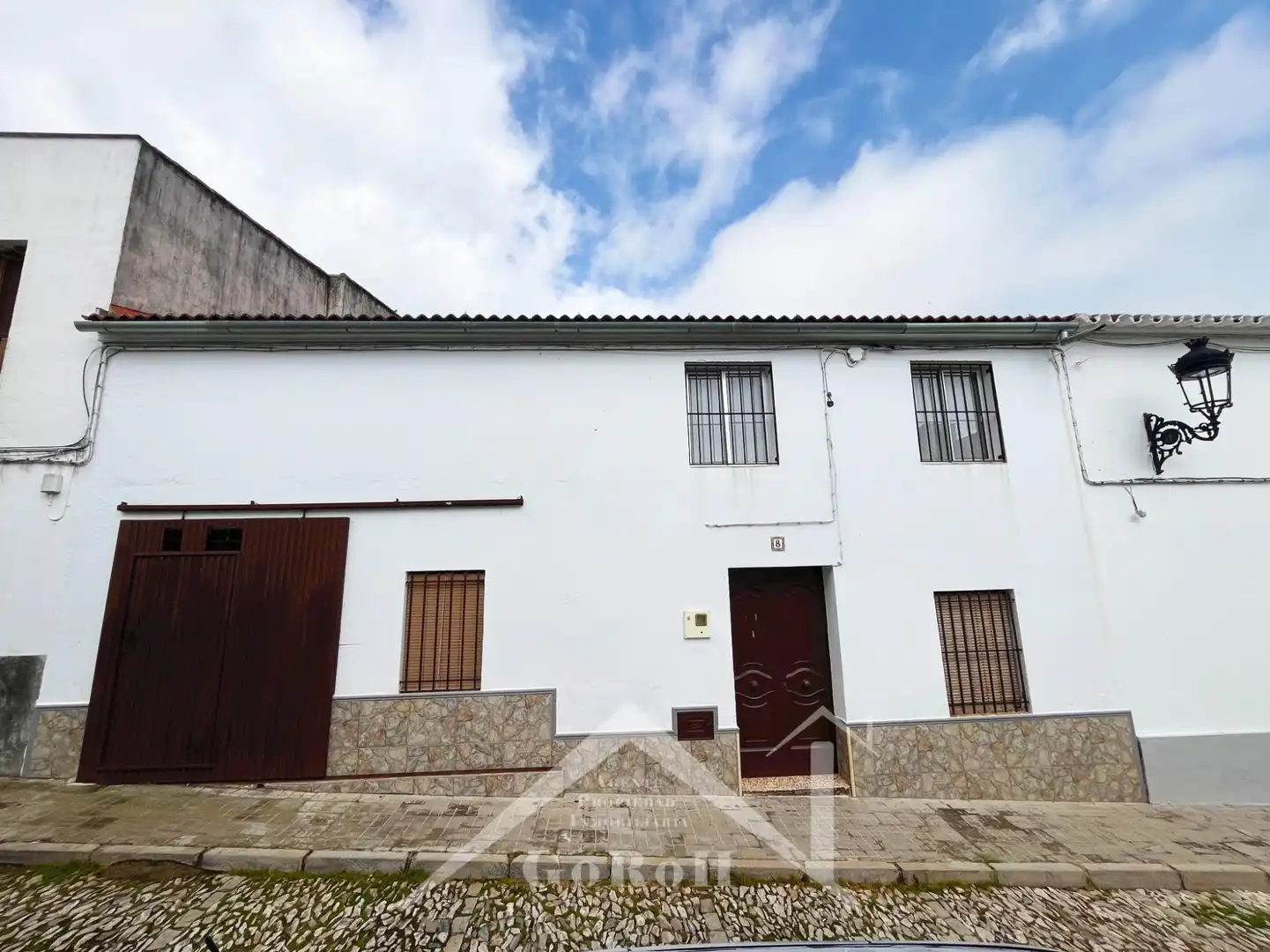 Vista exterior de Casa adosada en venta en Almadén de la Plata con Aire acondicionado, Terraza y Trastero