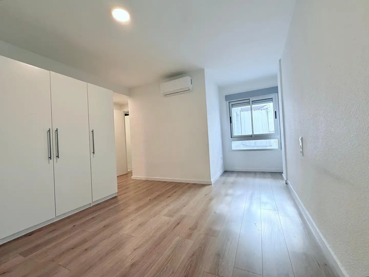 Bedroom of Flat for rent in Valencia  with Air Conditioner, Heating and Parquet flooring