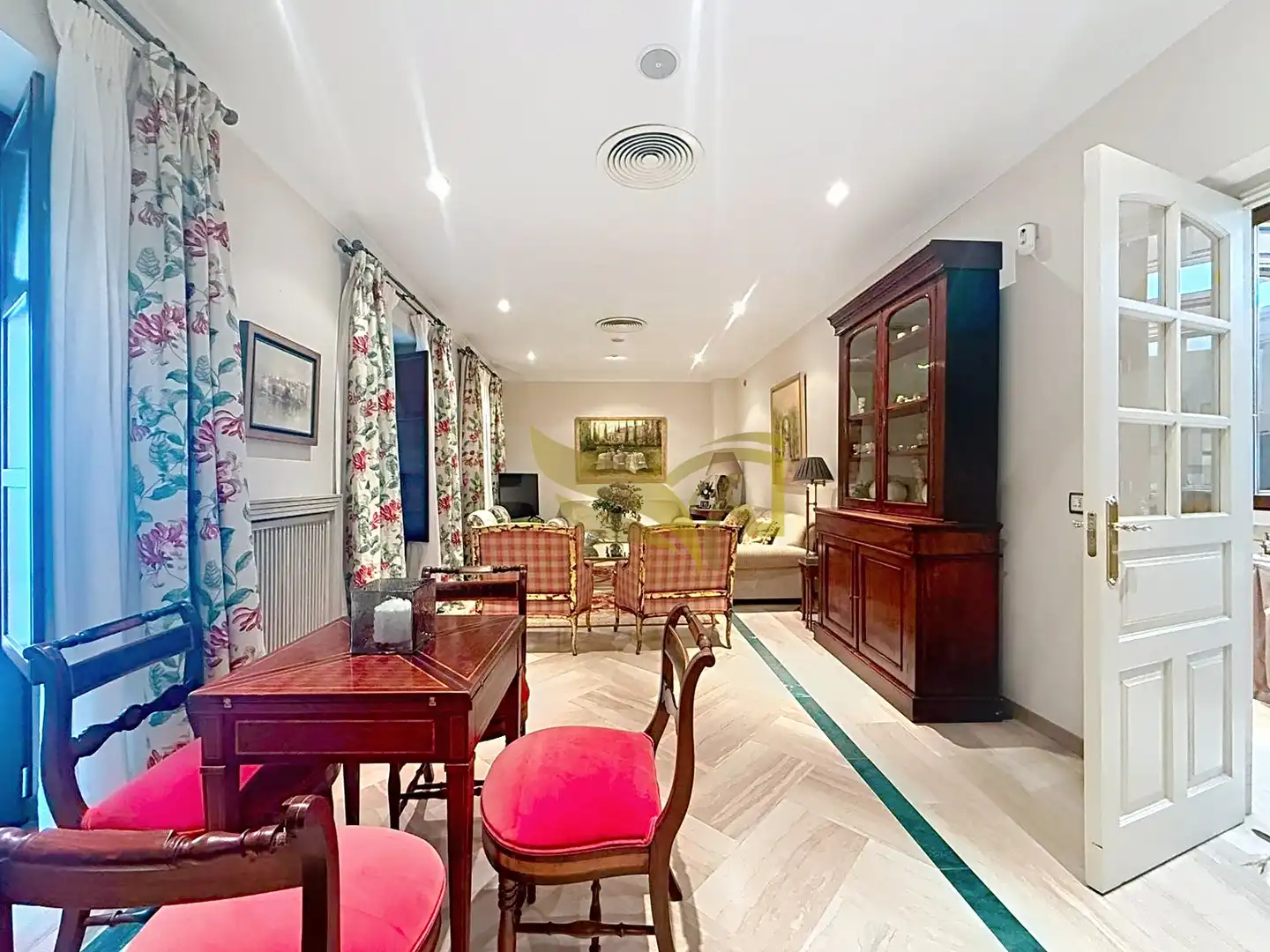 Esszimmer von Einfamilien-Reihenhaus zum Verkauf in Sevilla mit Klimaanlage, Heizung und Privatgarten