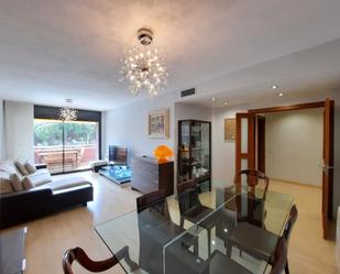 Living room of Flat for sale in Vilanova i la Geltrú  with Air Conditioner, Terrace and Swimming Pool