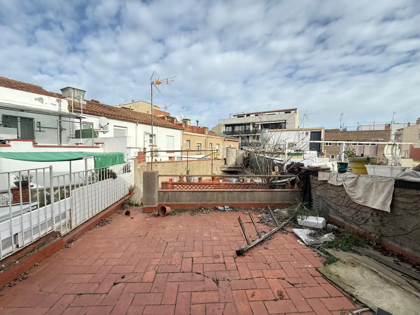 Vista exterior de Casa adosada en venda en Terrassa