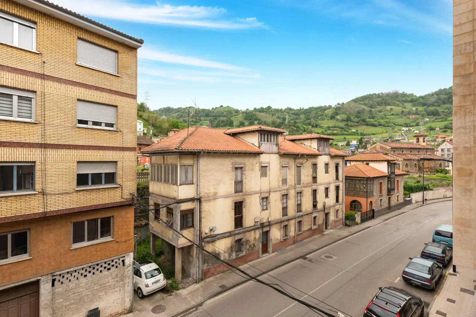 Vista exterior de Pis en venda en Mieres (Asturias) amb Calefacció