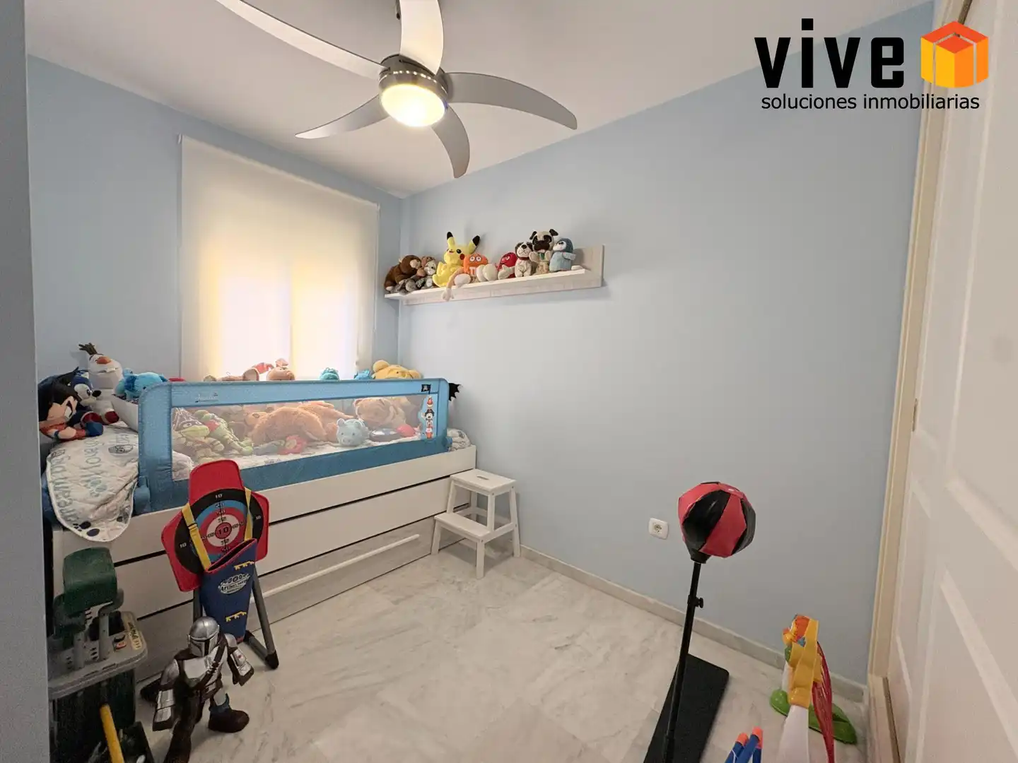 Dormitori de Casa adosada en venda en San Juan de Aznalfarache amb Aire condicionat, Calefacció i Piscina comunitària