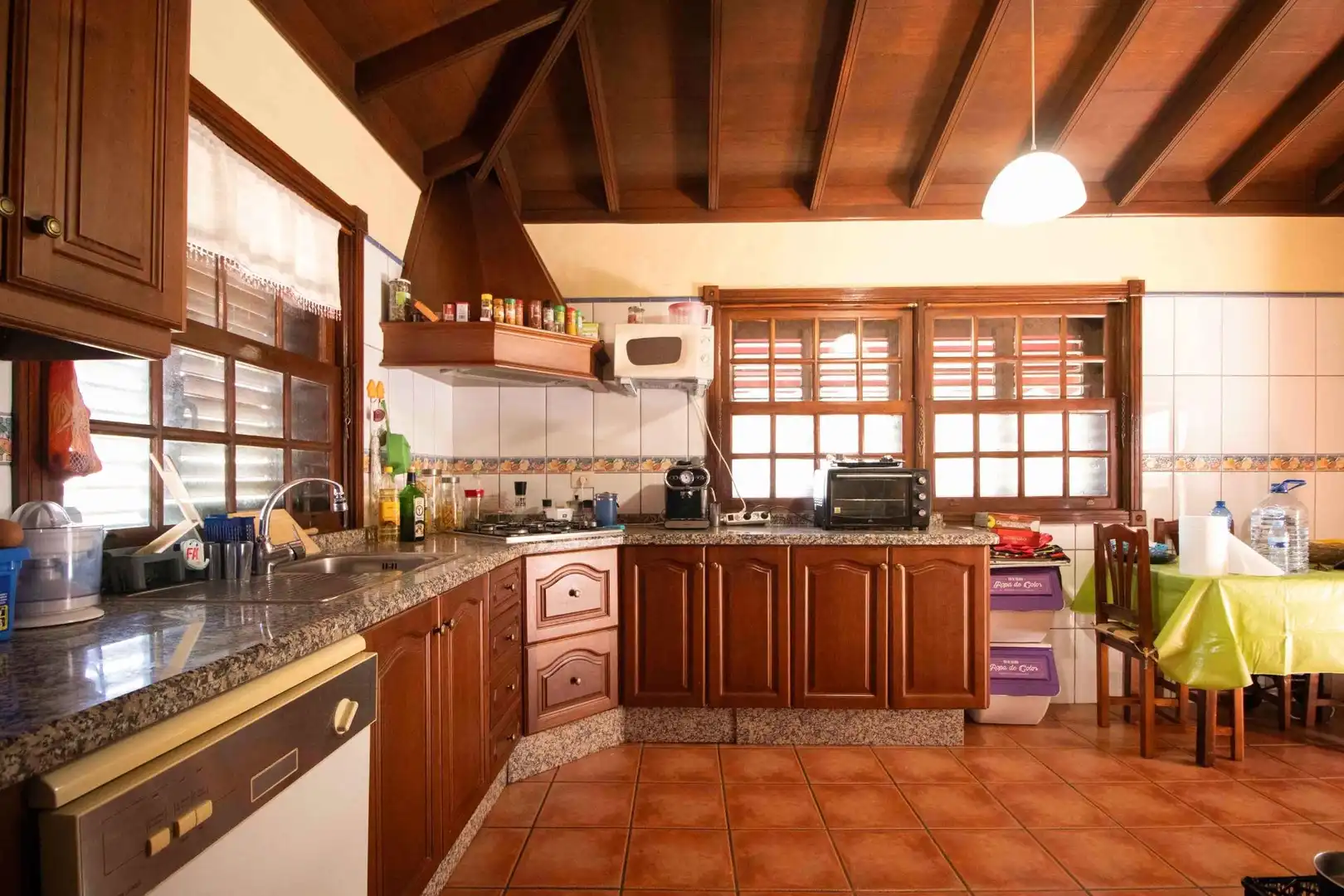 Cuina de Casa o xalet en venda en Icod de los Vinos amb Jardí privat, Terrassa i Traster