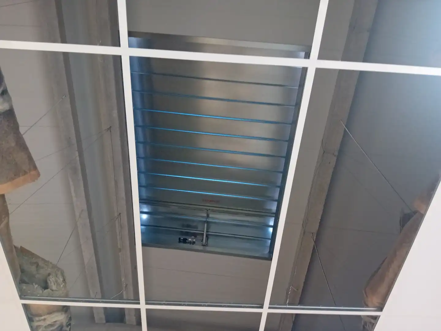 Nave industrial de alquiler en Girona con Alarma