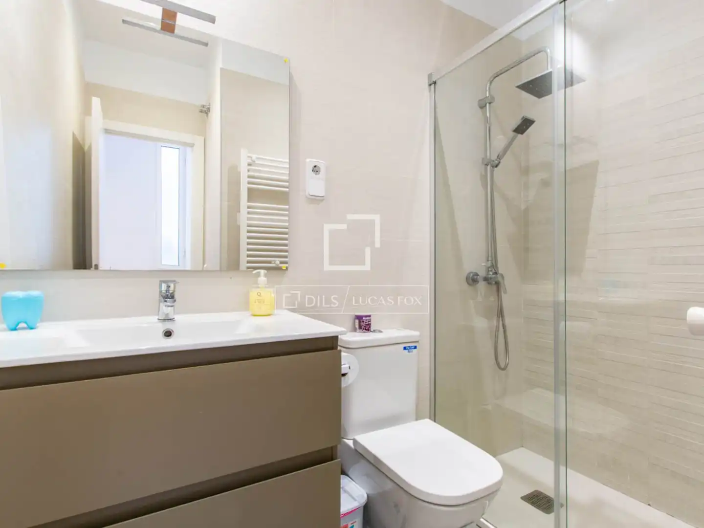 Bathroom of Flat for rent in Alcalá de Guadaira  with Air Conditioner, Heating and Furnished