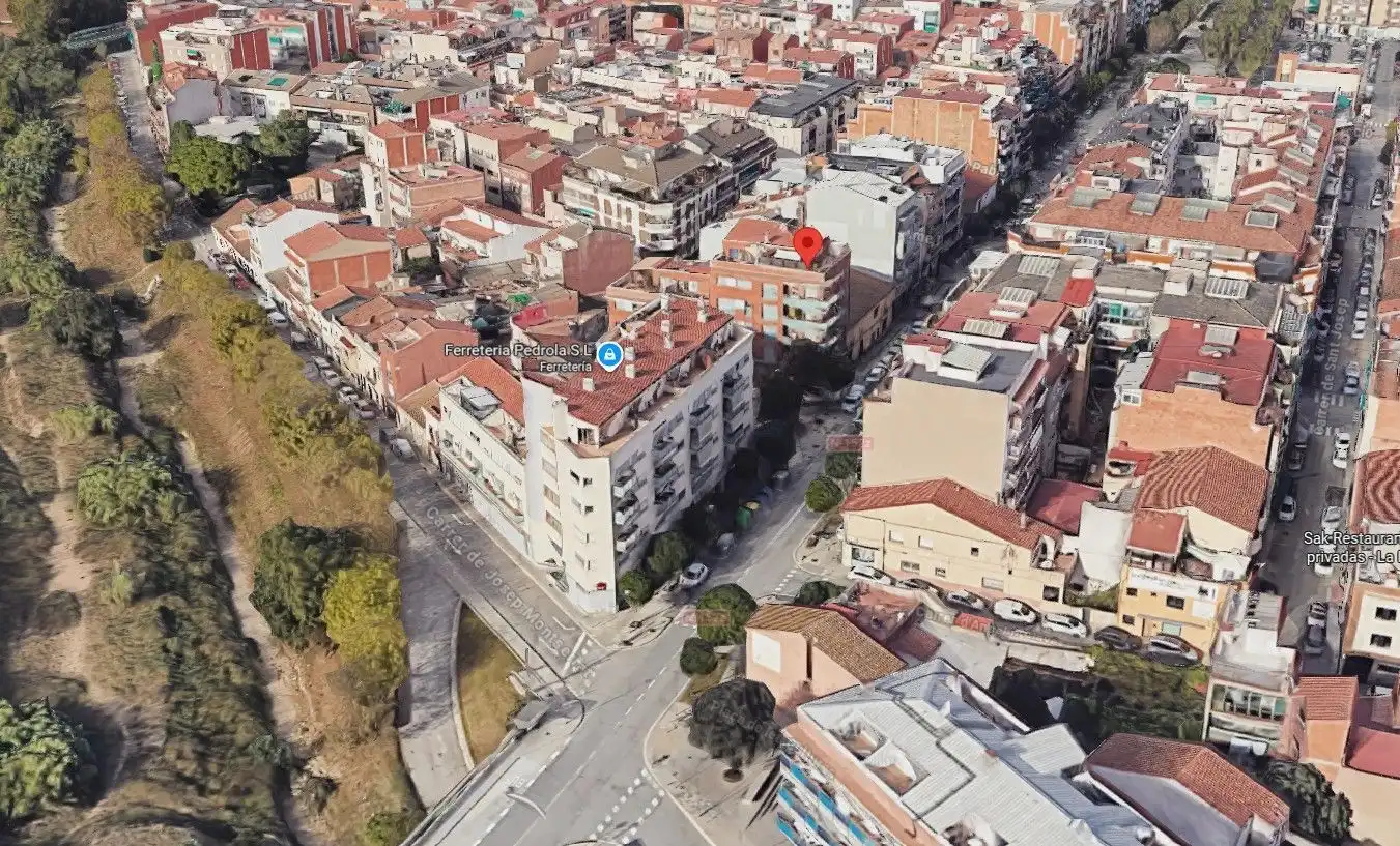 Vista exterior de Local en venta en La Llagosta